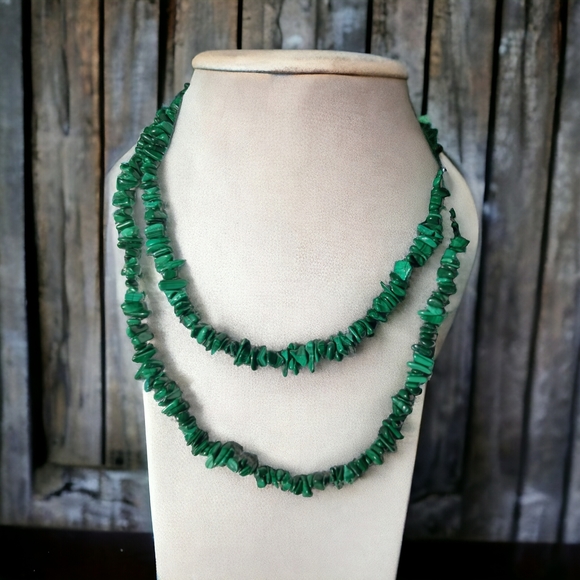 NATURAL Malachite chip 34 inch Necklace - Picture 3 of 3